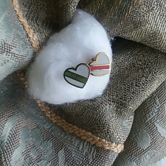 JUICY COUTURE HEART SHAPED MINI STUD EARRINGS - Picture 6 of 8